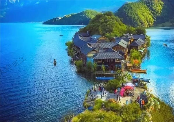 當女兒國碰上摩梭轉山節，瀘沽湖是這種別樣的美
