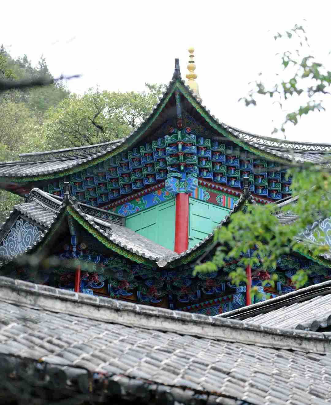霞客碧海游，暮志麗江情